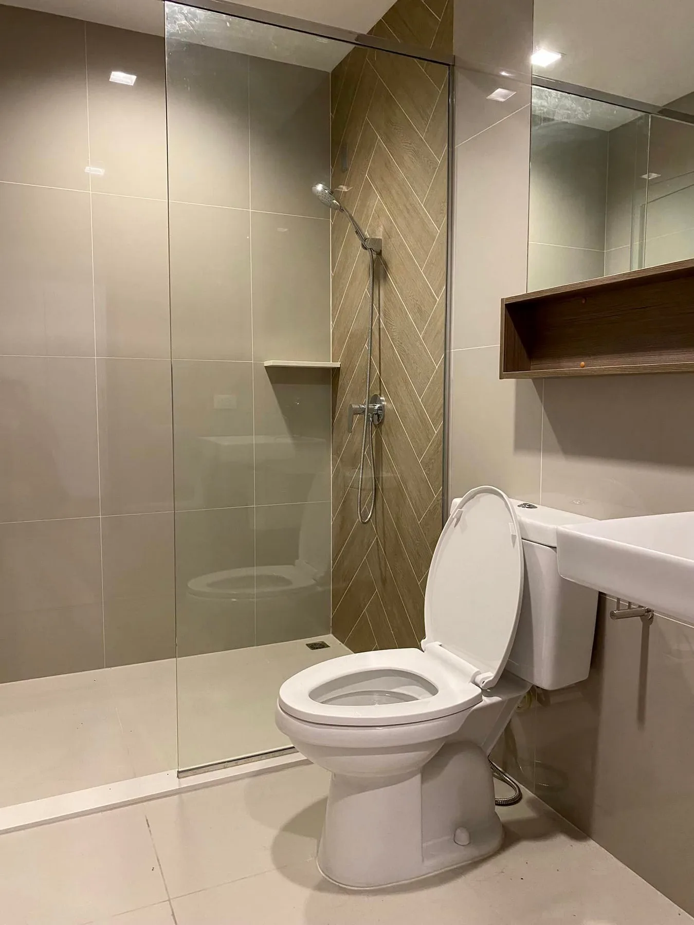 Property photos for THE LINE Phahonyothin Park