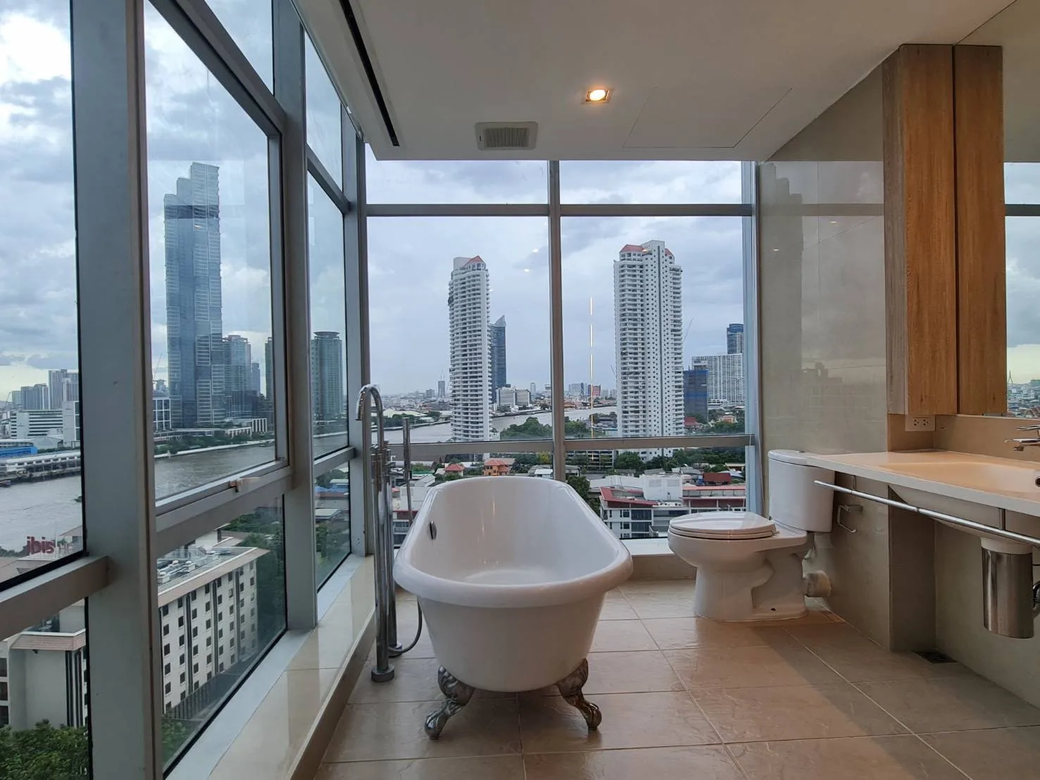 Property photos for Baan Sathorn Chaopraya