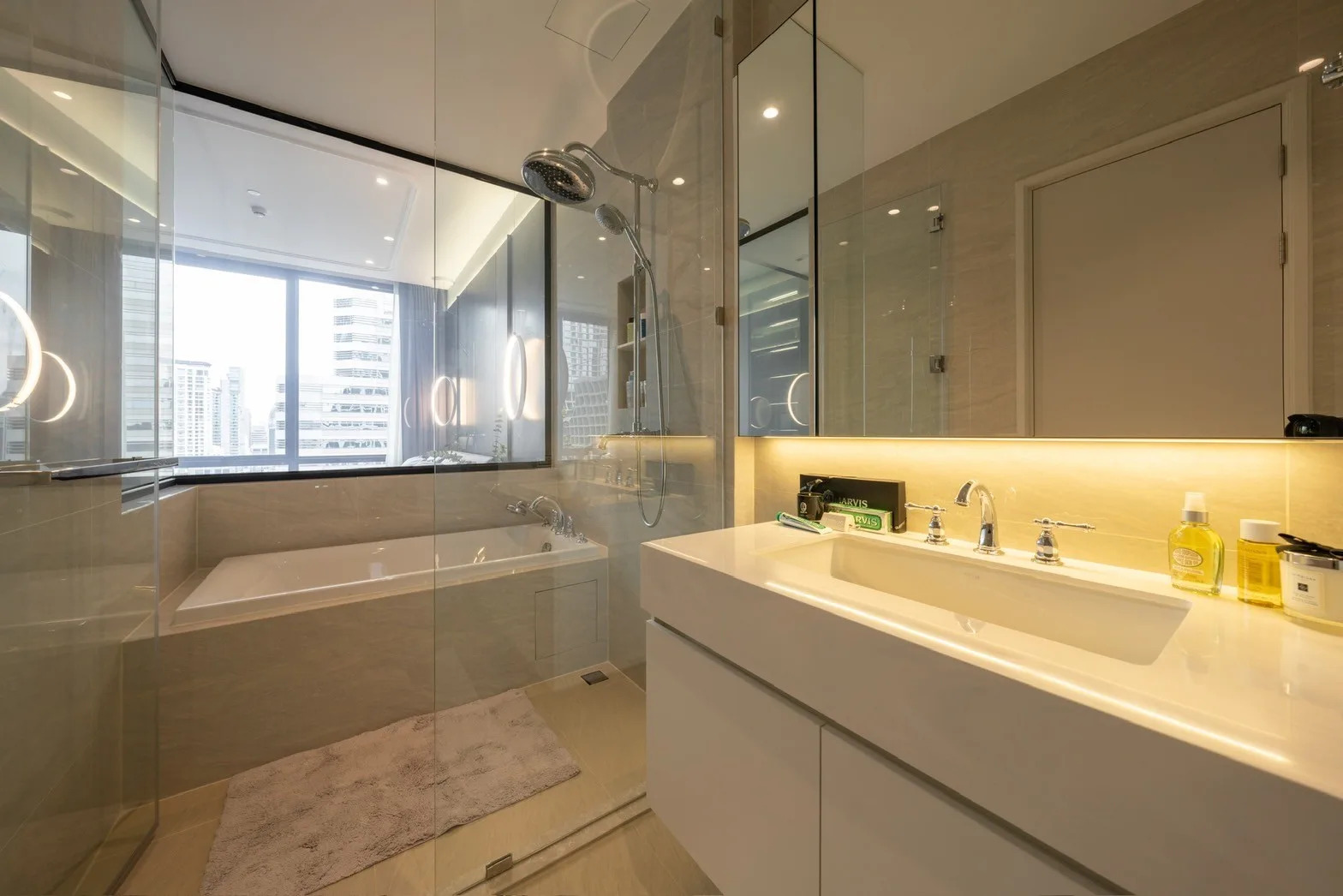 Property photos for Muniq Langsuan