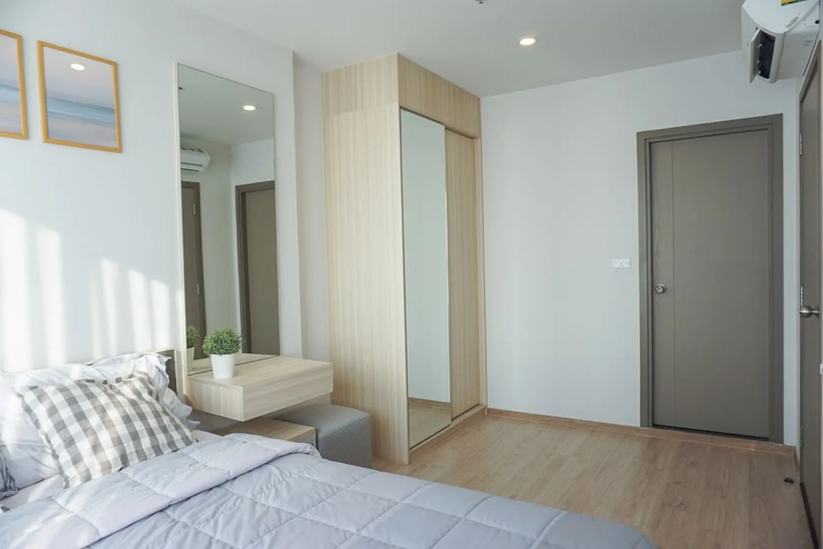 Property photos for IDEO O2