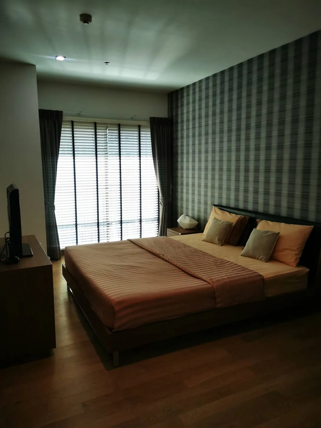 Property photos for Noble Refine