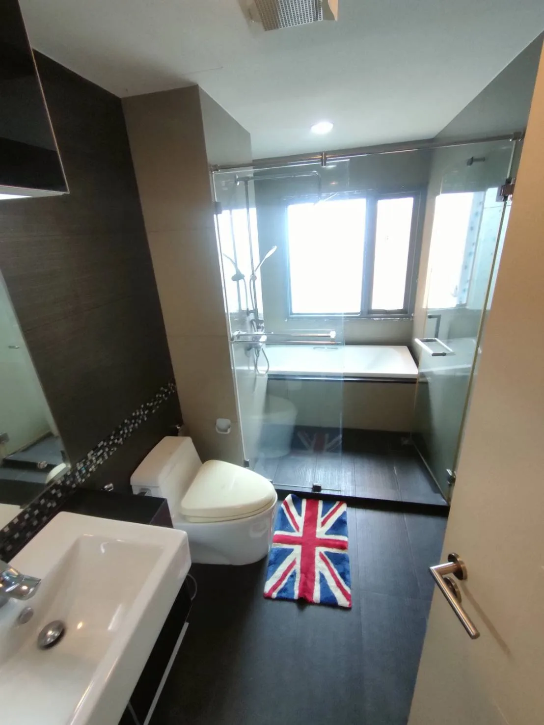 Property photos for The Crest Sukhumvit 34