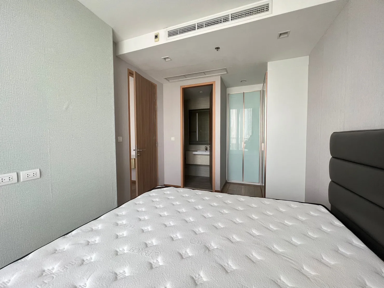 Property photos for Noble BE 33