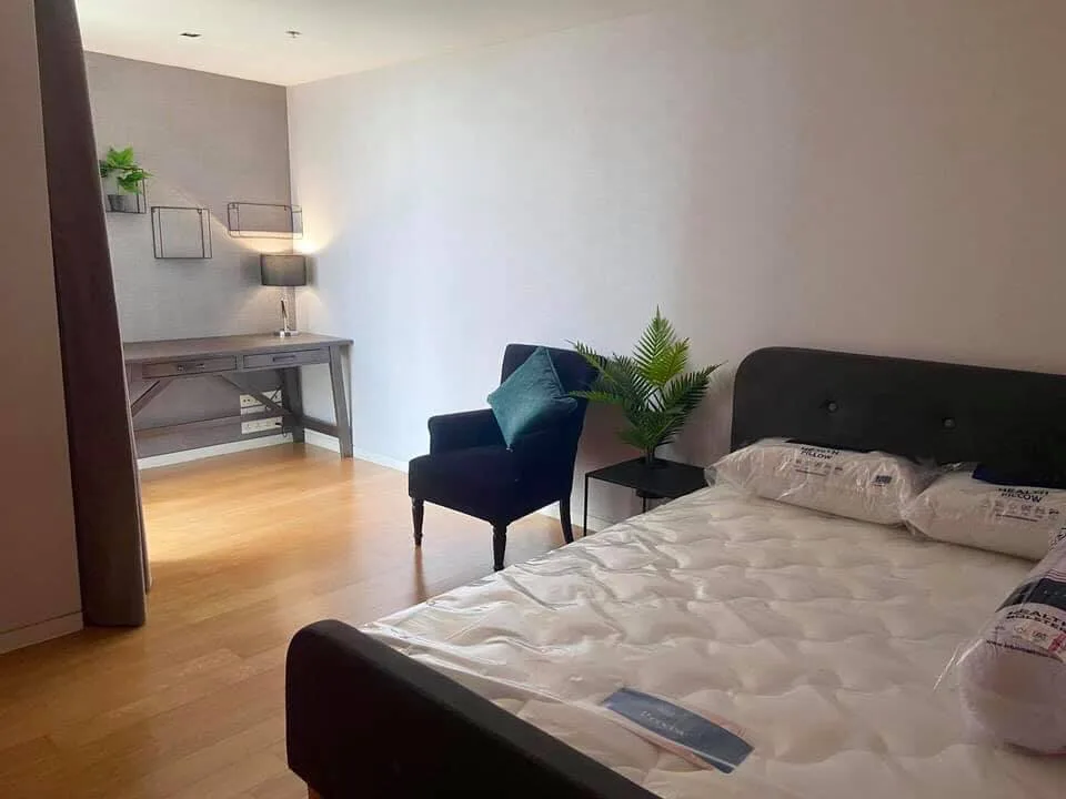 Property photos for The Met