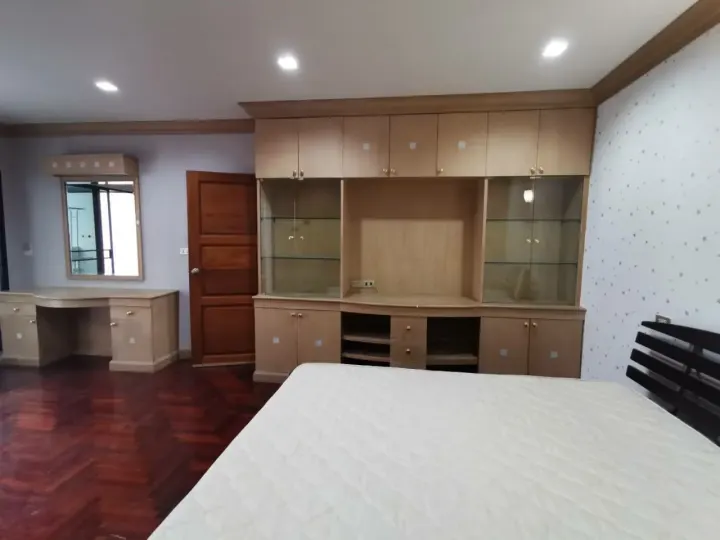 Property photos for Phayathai Plaza