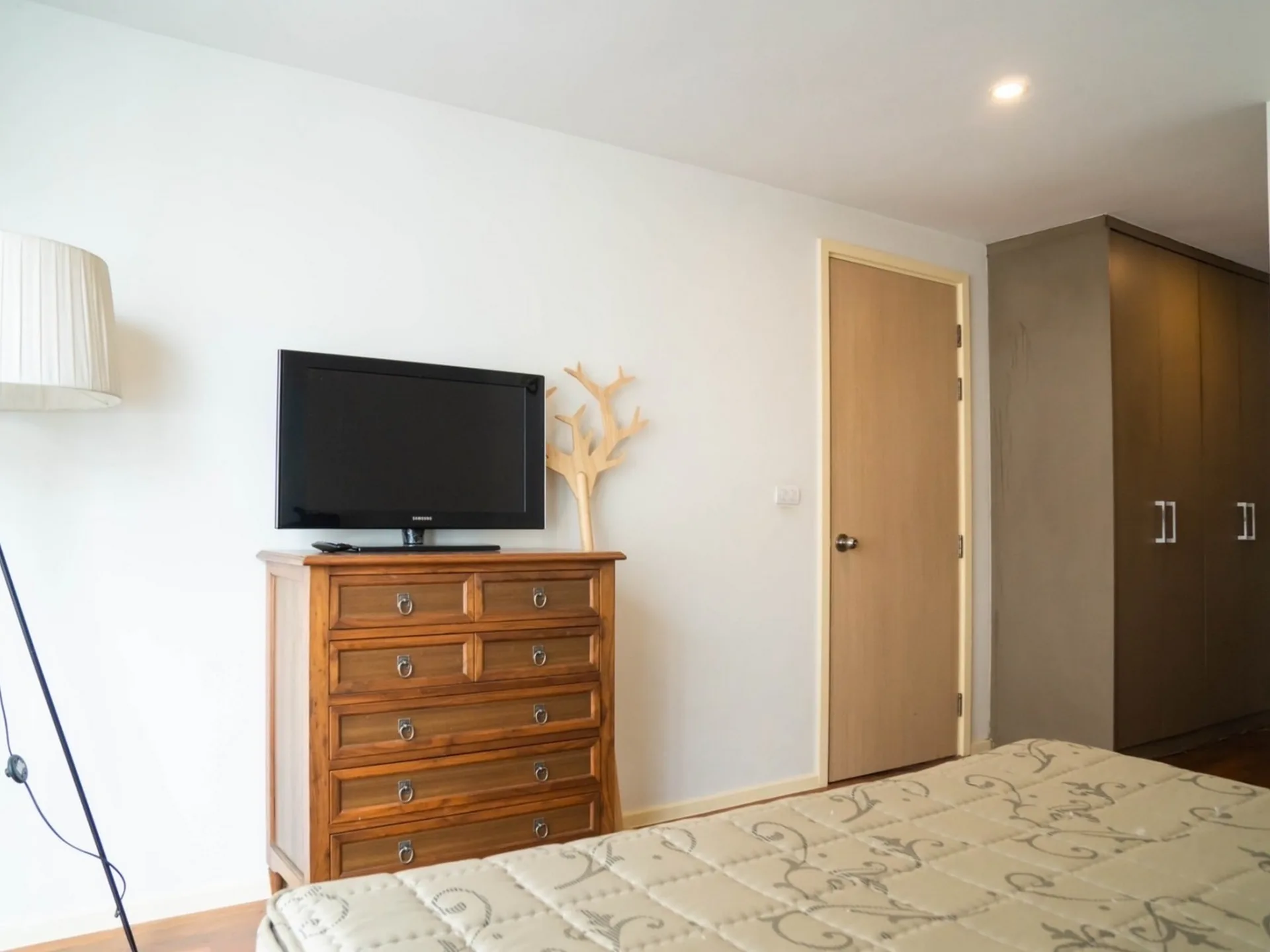 Property photos for Siri On 8