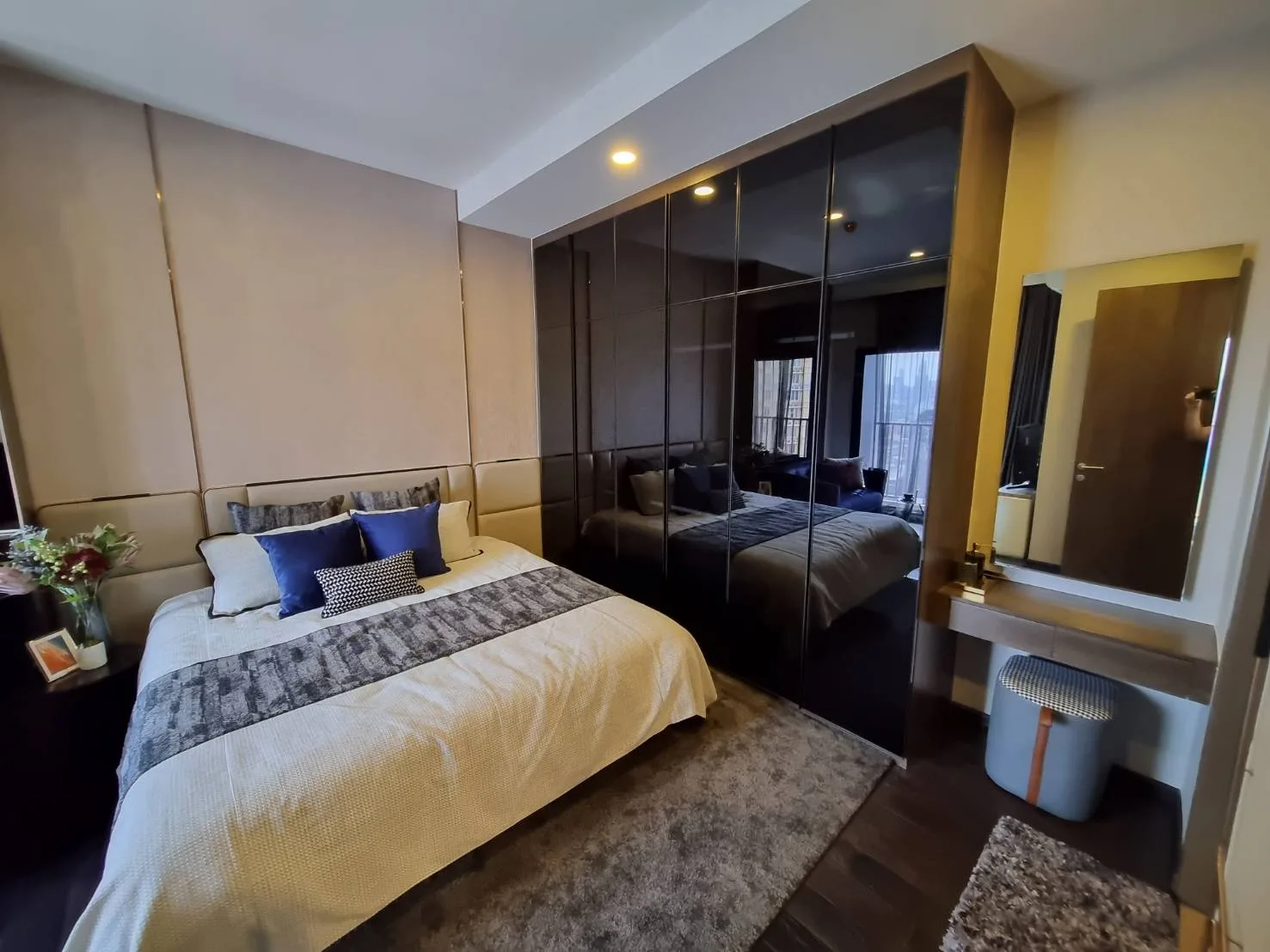 Property photos for Park Origin Thonglor