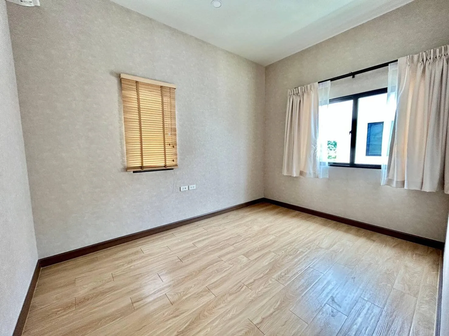 Property photos for Grand Britania Wongwaen Ramindra