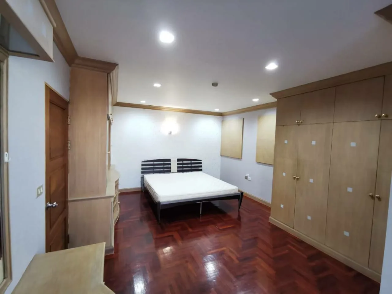Property photos for Phayathai Plaza
