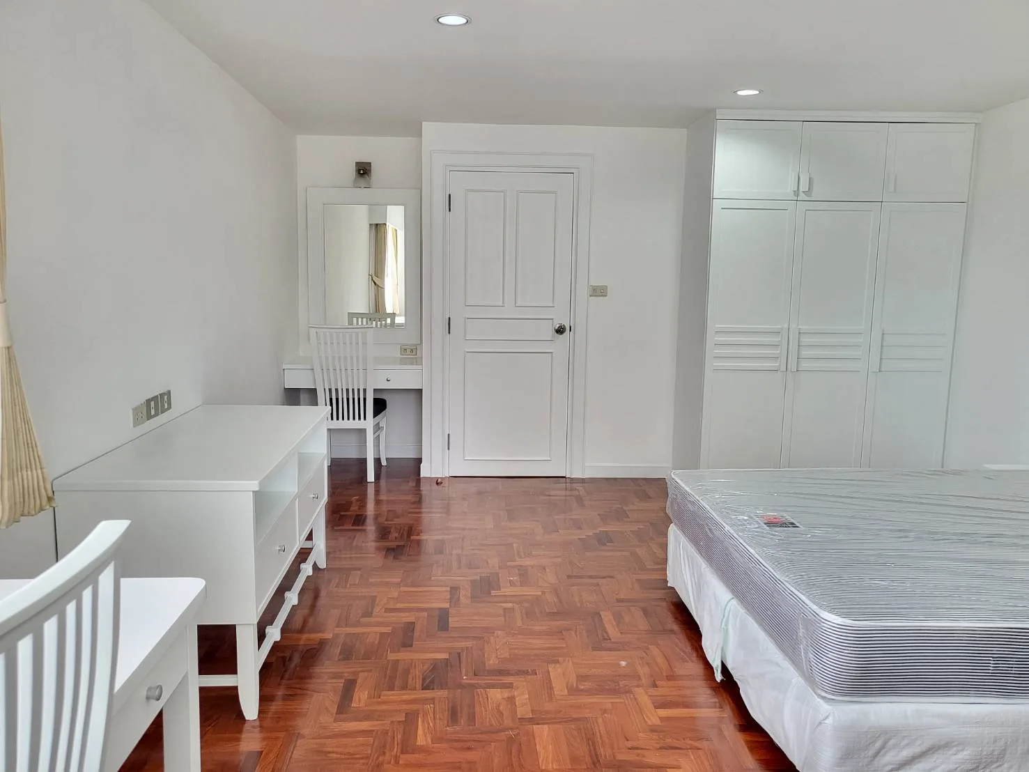 Property photos for Regent On The Park 3