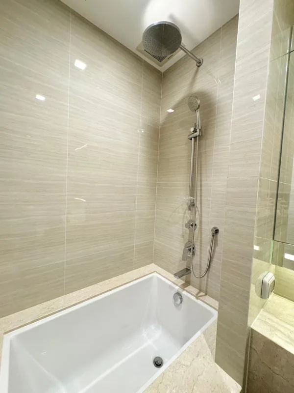 Property photos for Noble BE 33