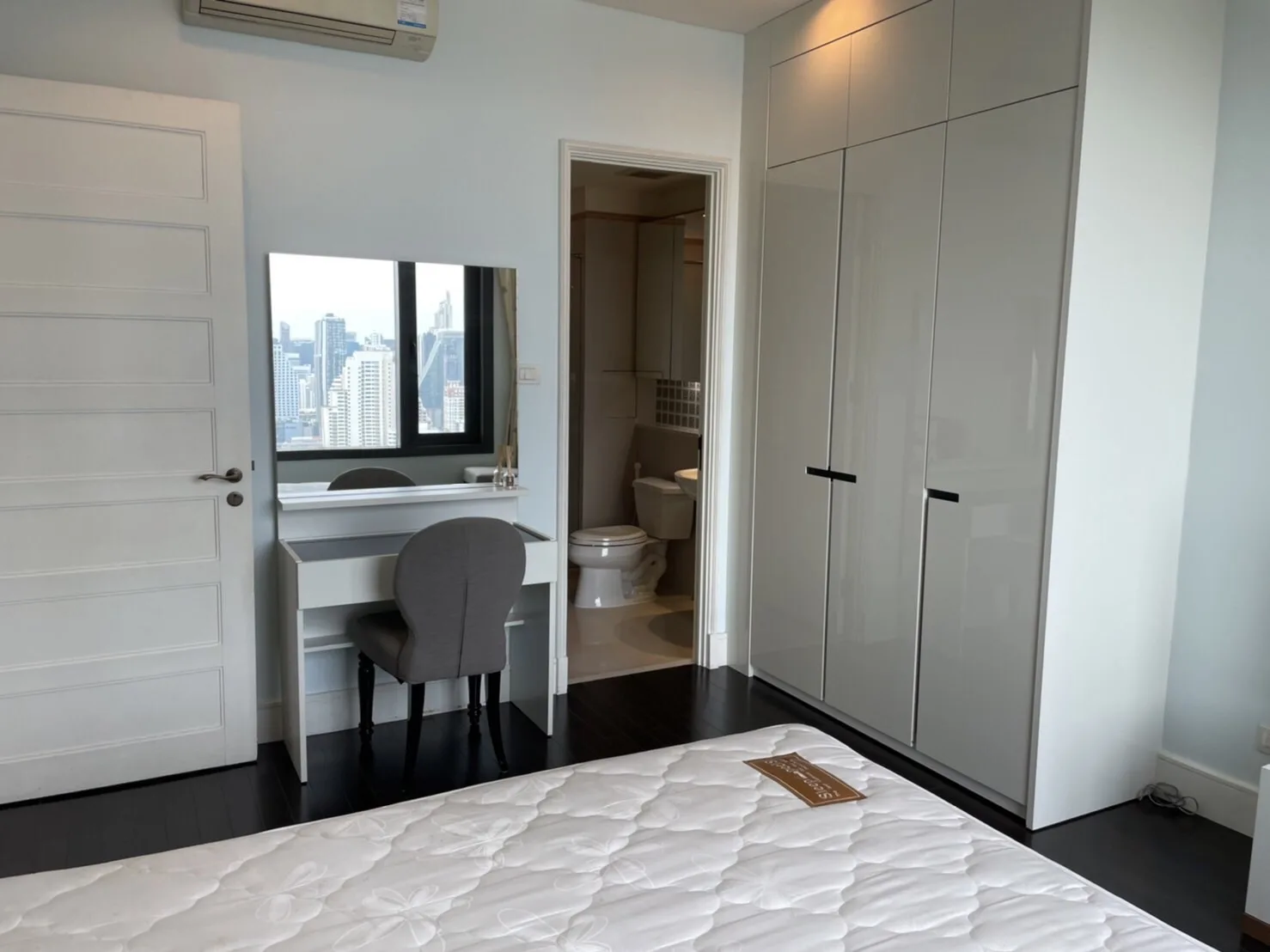 Property photos for Aguston Sukhumvit 22