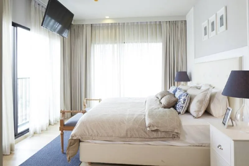 Property photos for Noble Refine