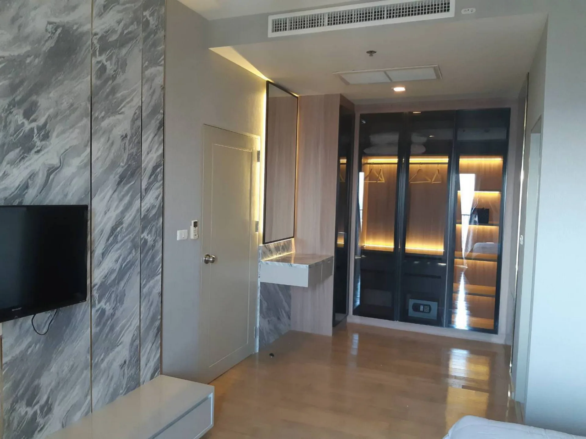 Property photos for Noble Reveal
