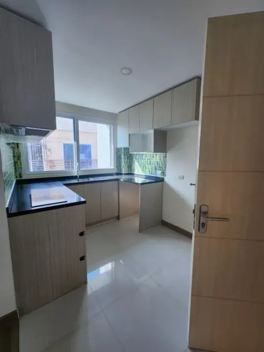 Property photos for Chateau In Town Phaholyothin 14 - 2