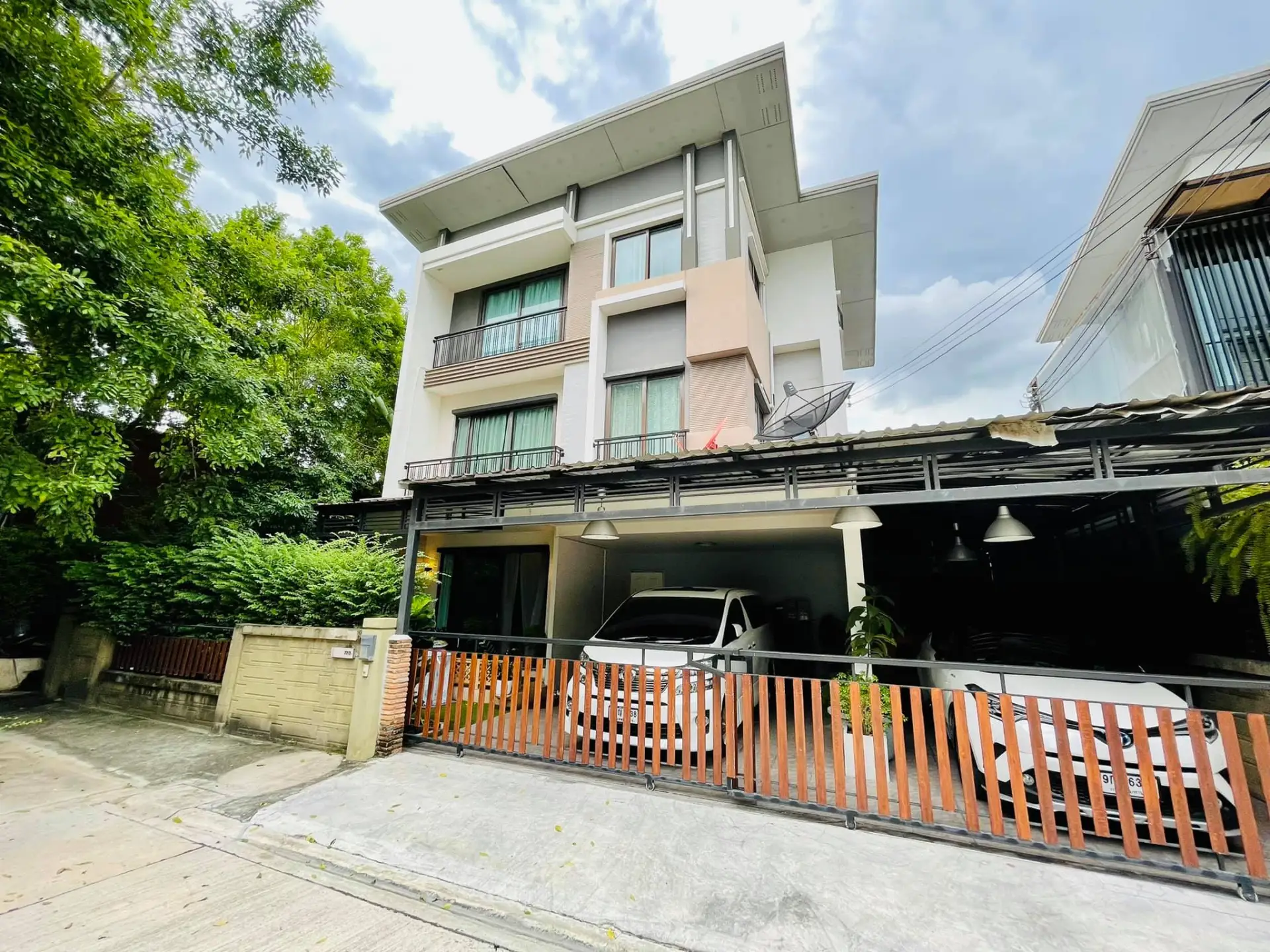 Property photos for Golden Prestige Watchrapol-Sukhapiban 5