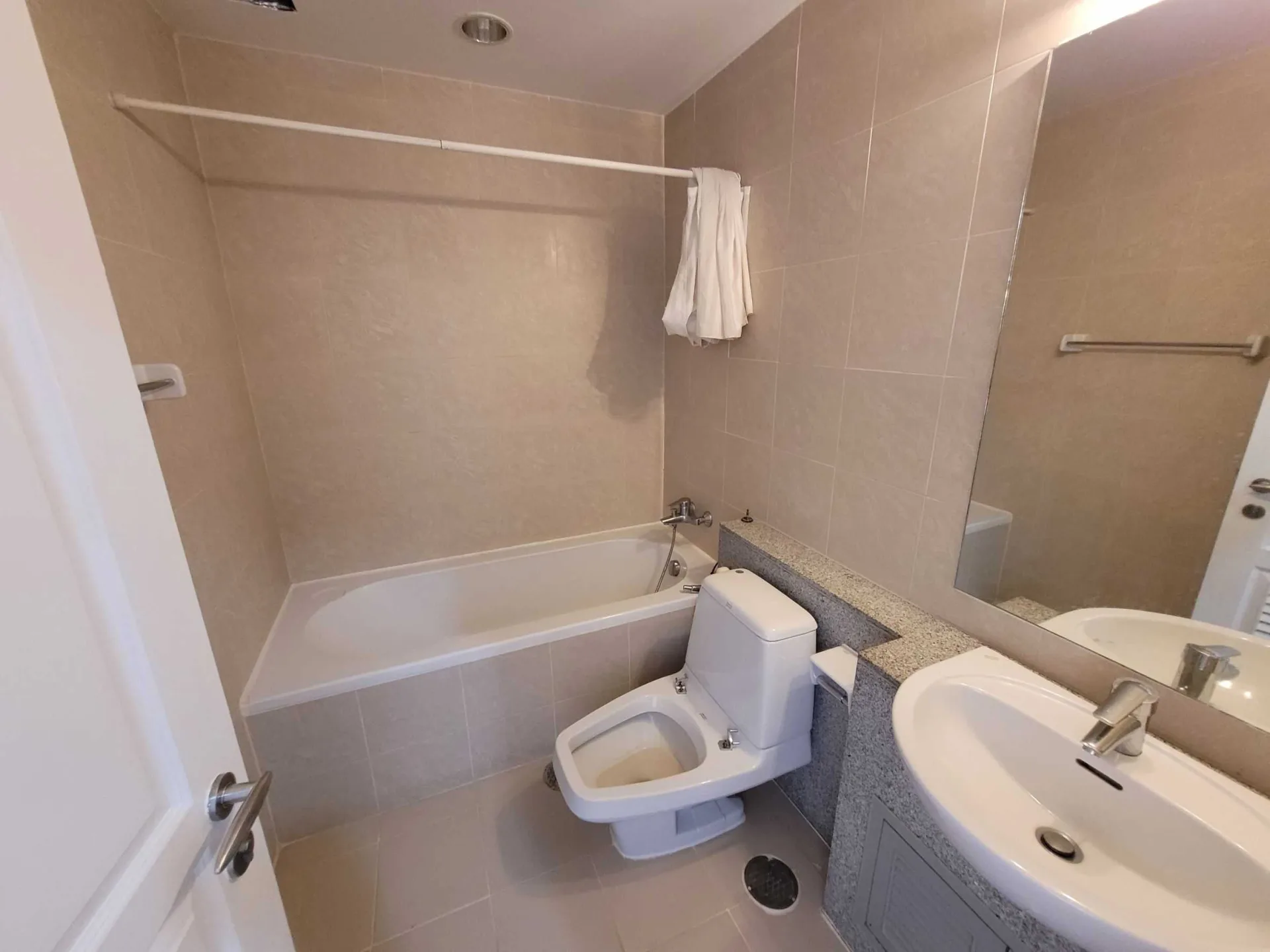 Property photos for Prasanmitr Thani Tower