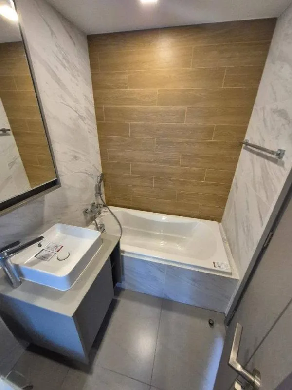 Property photos for Taka Haus Ekamai 12