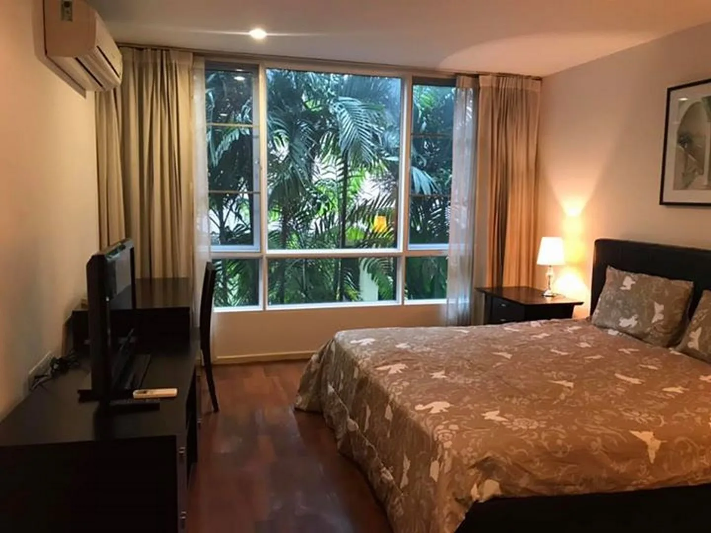 Property photos for Siri On 8