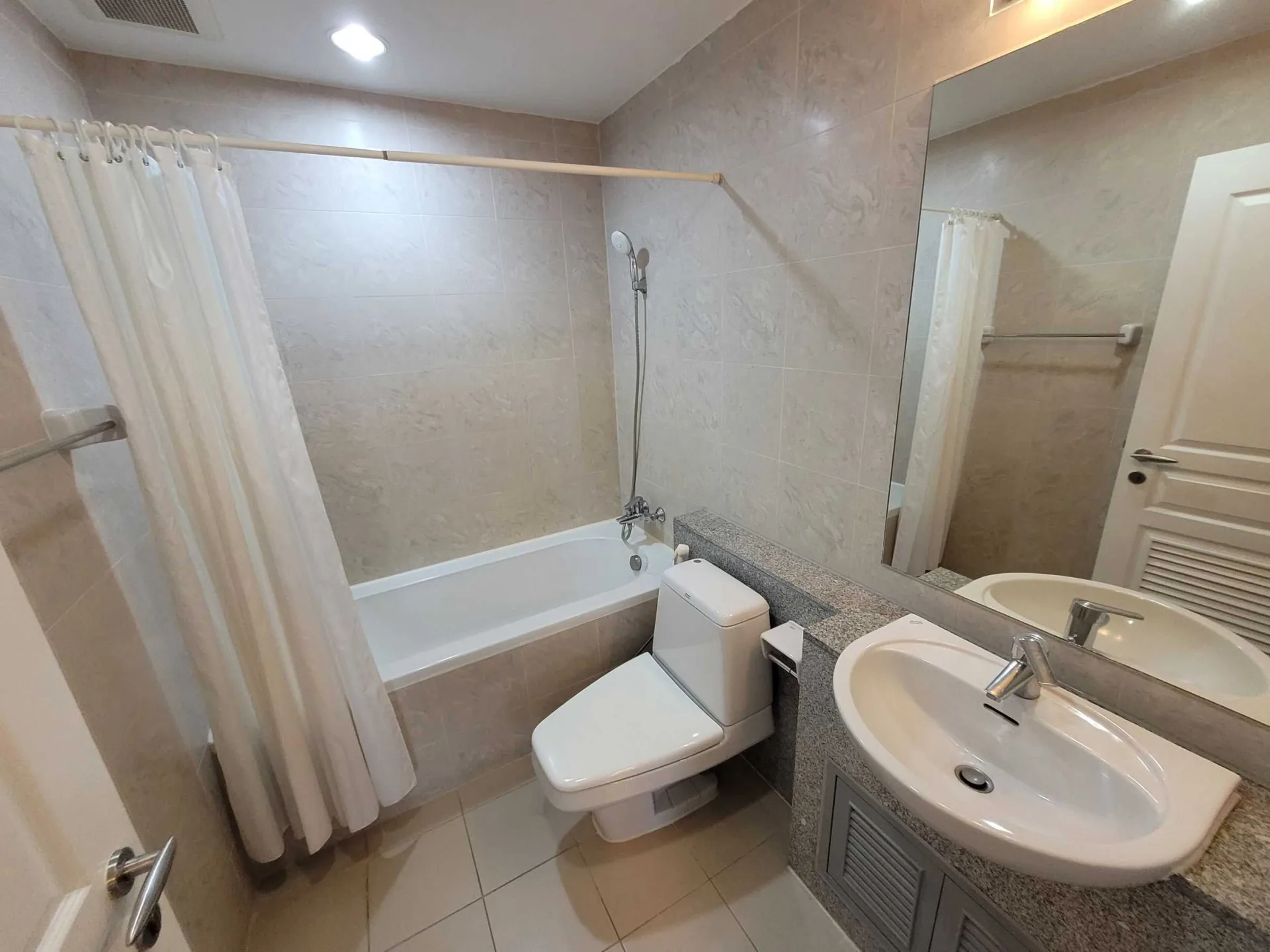 Property photos for Prasanmitr Thani Tower