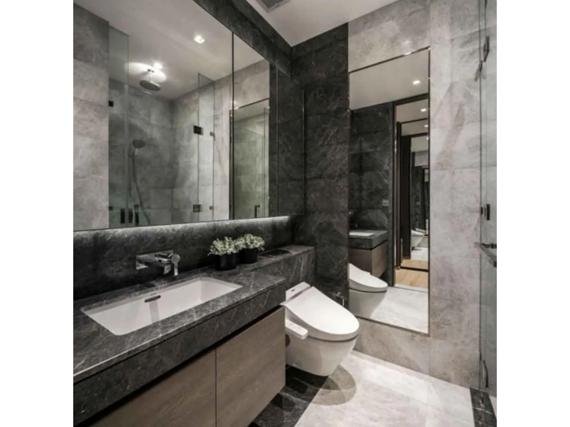 Property photos for 28 Chidlom