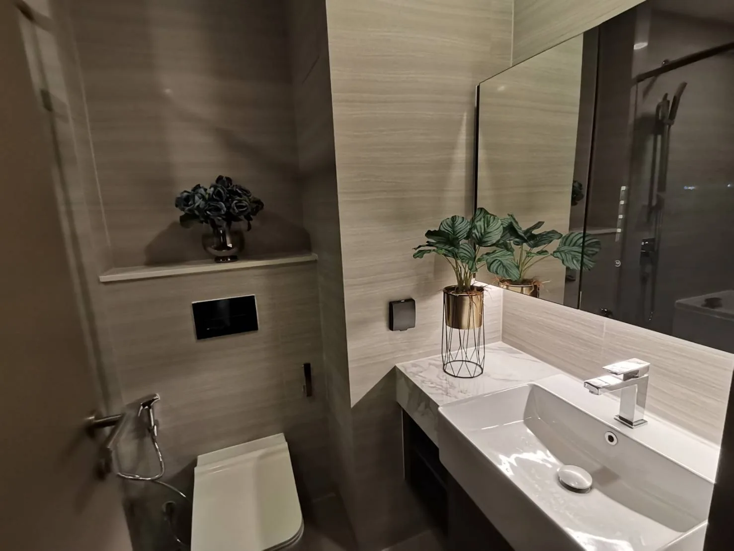 Property photos for Park Origin Thonglor