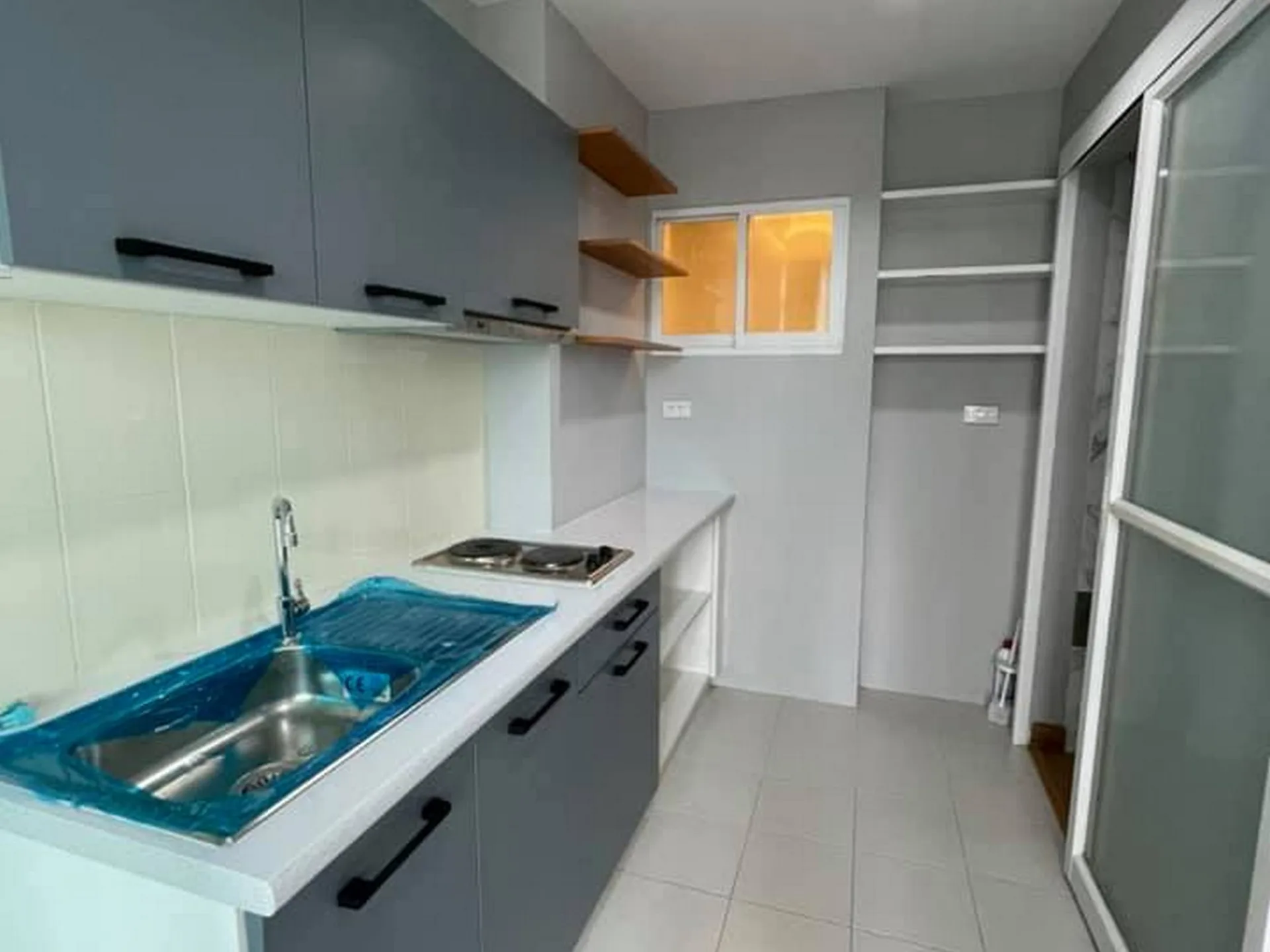 Property photos for Life @ Phahon - Ari