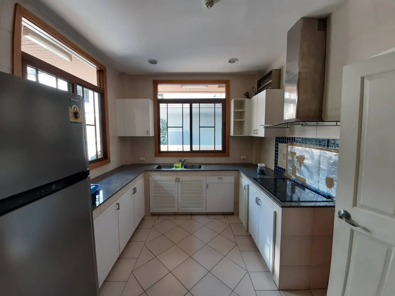 Property photos for Moobaan Narasiri Pattanakarn-srinakarindra