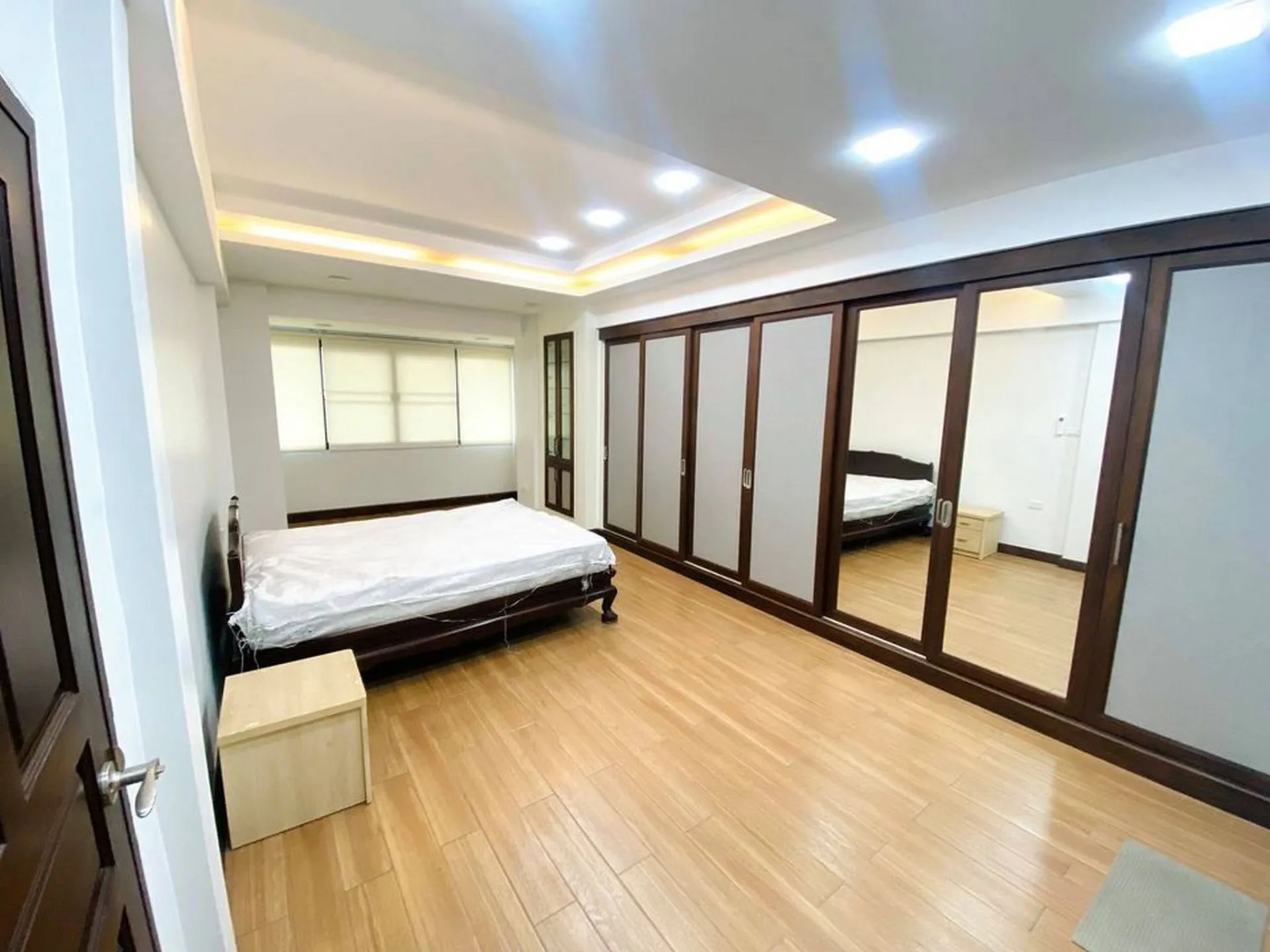 Property photos for Single Houses Suk. 105