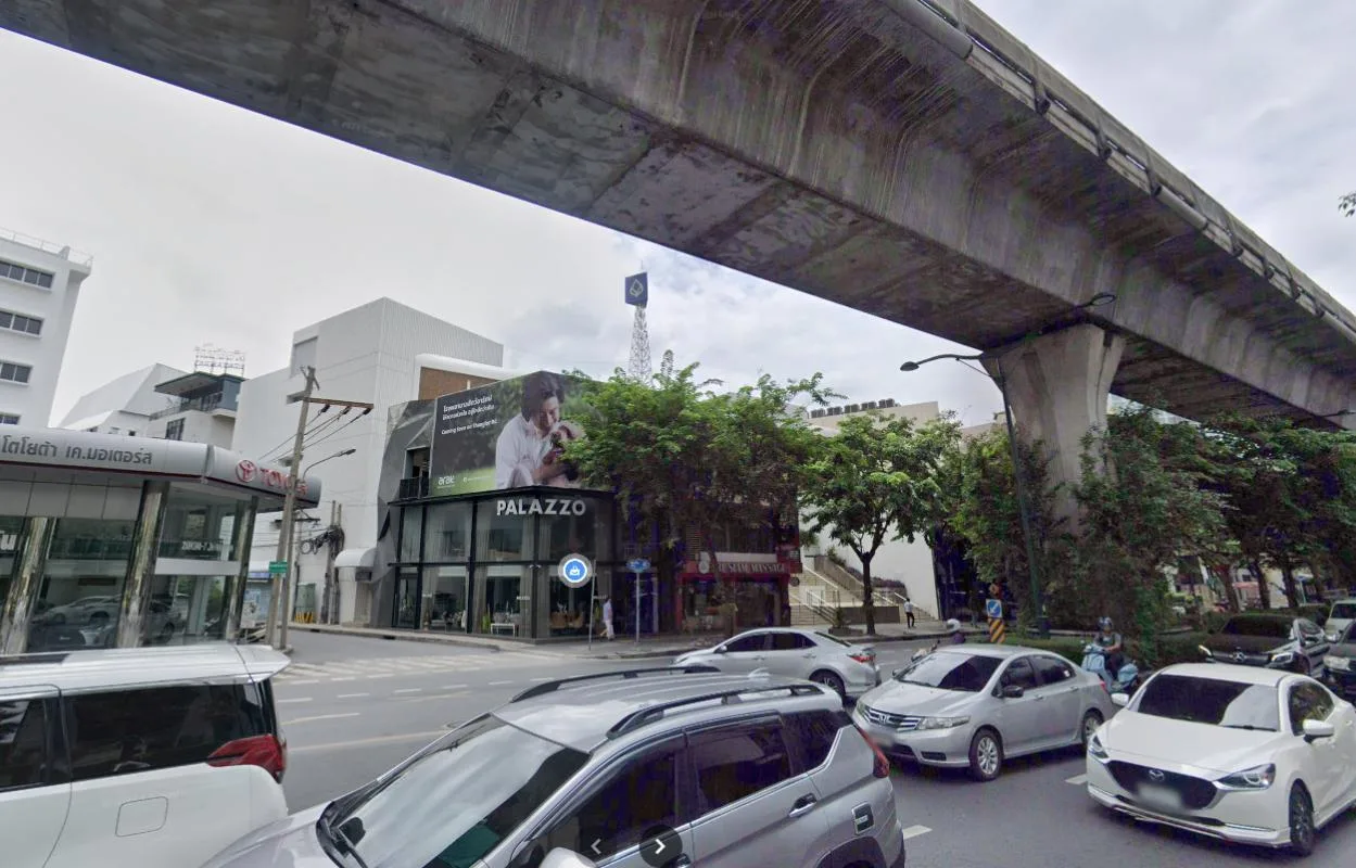 Property photos for Commercial Building Sukhumvit 43