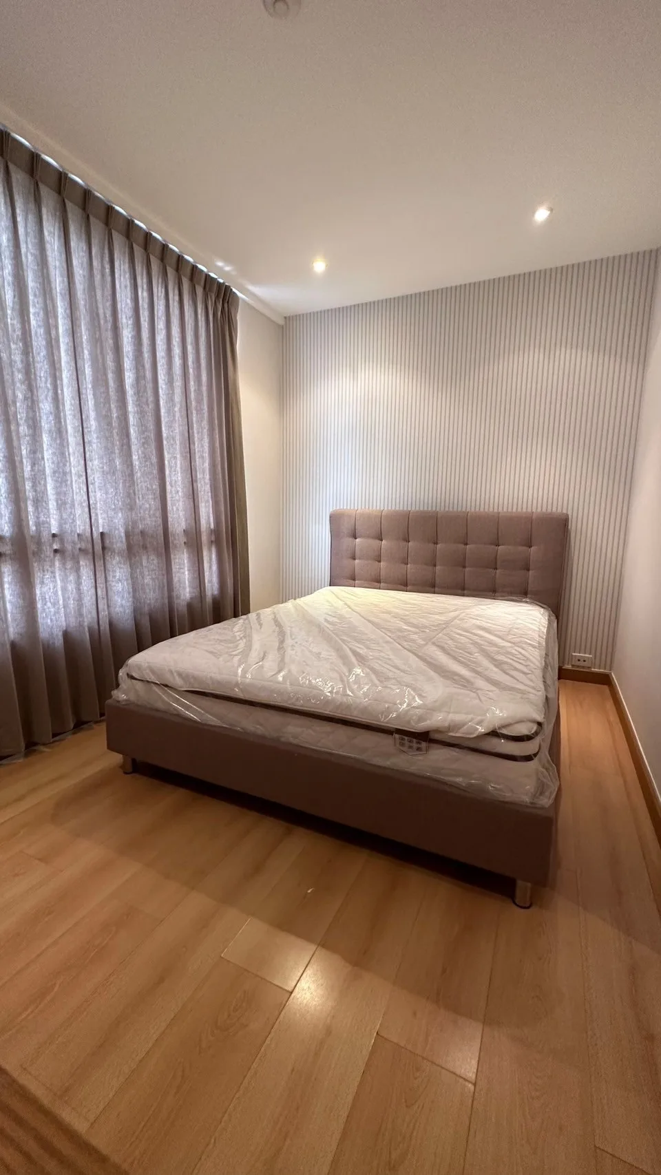 Property photos for Langsuan Ville