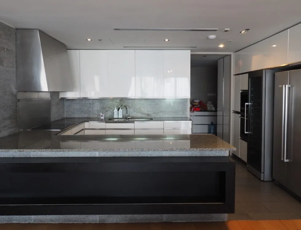 Property photos for The Met