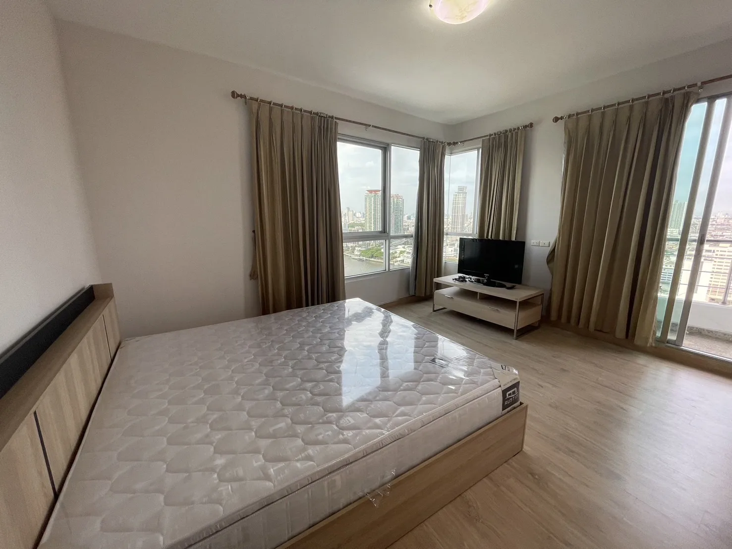 Property photos for Supalai River Place