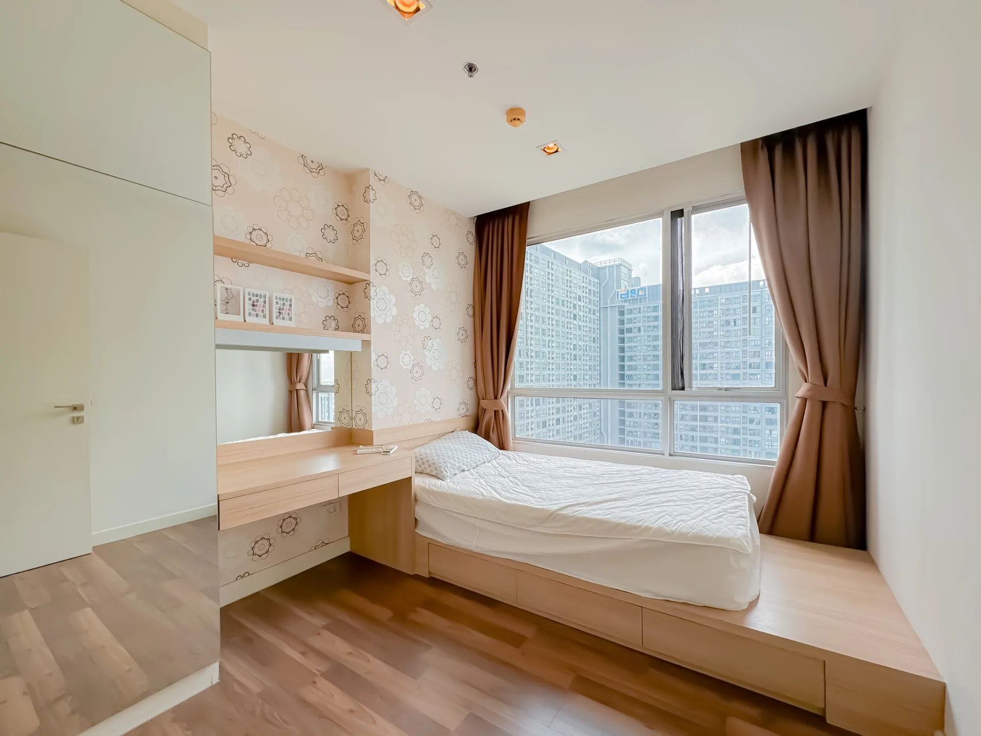 Property photos for The Room Sathorn - Taksin