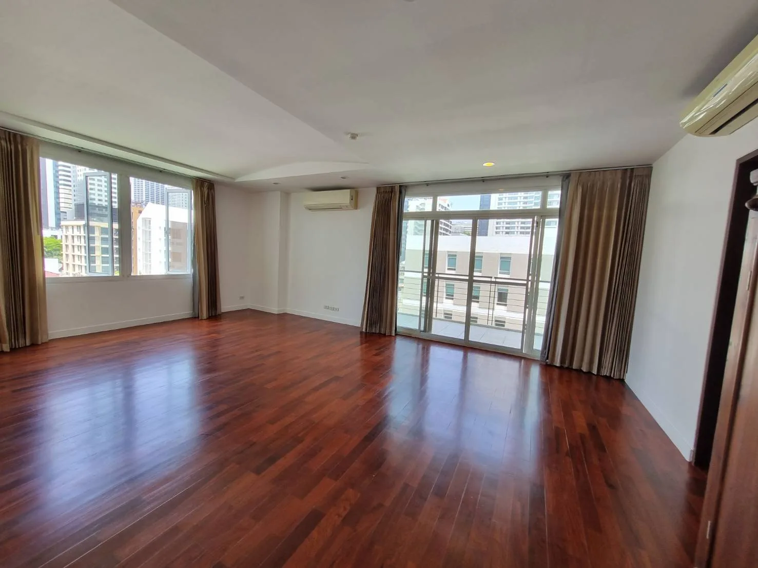 Property photos for The Verandah - Sukhumvit Soi 23