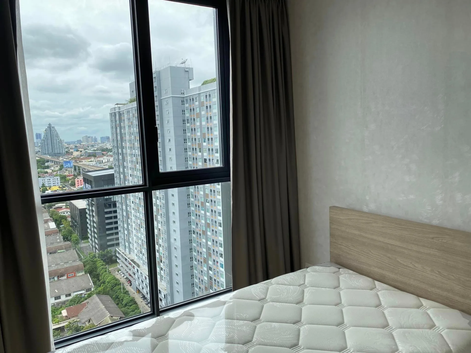 Property photos for The Line Wongsawang