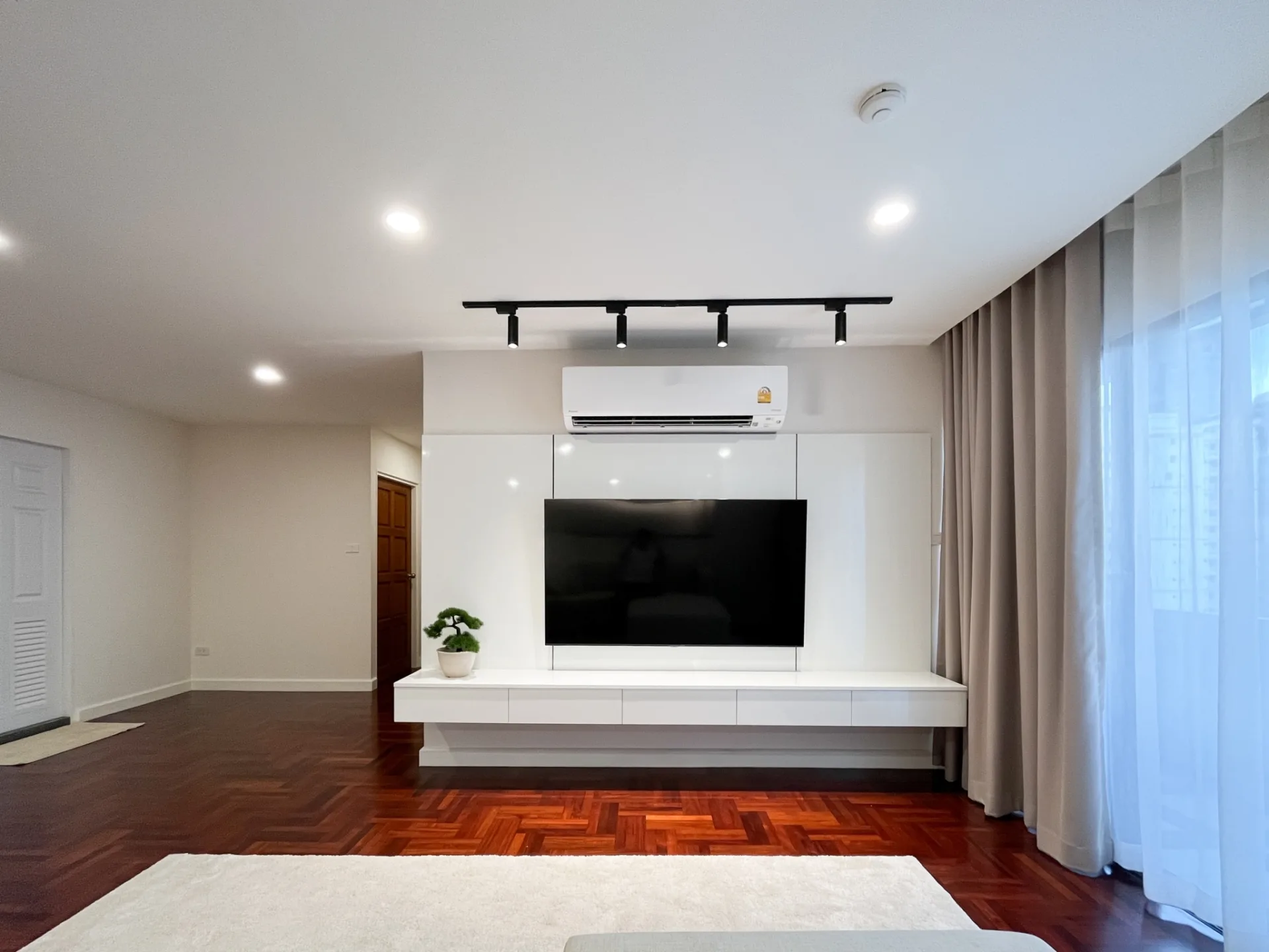 Property photos for Richmond Palace