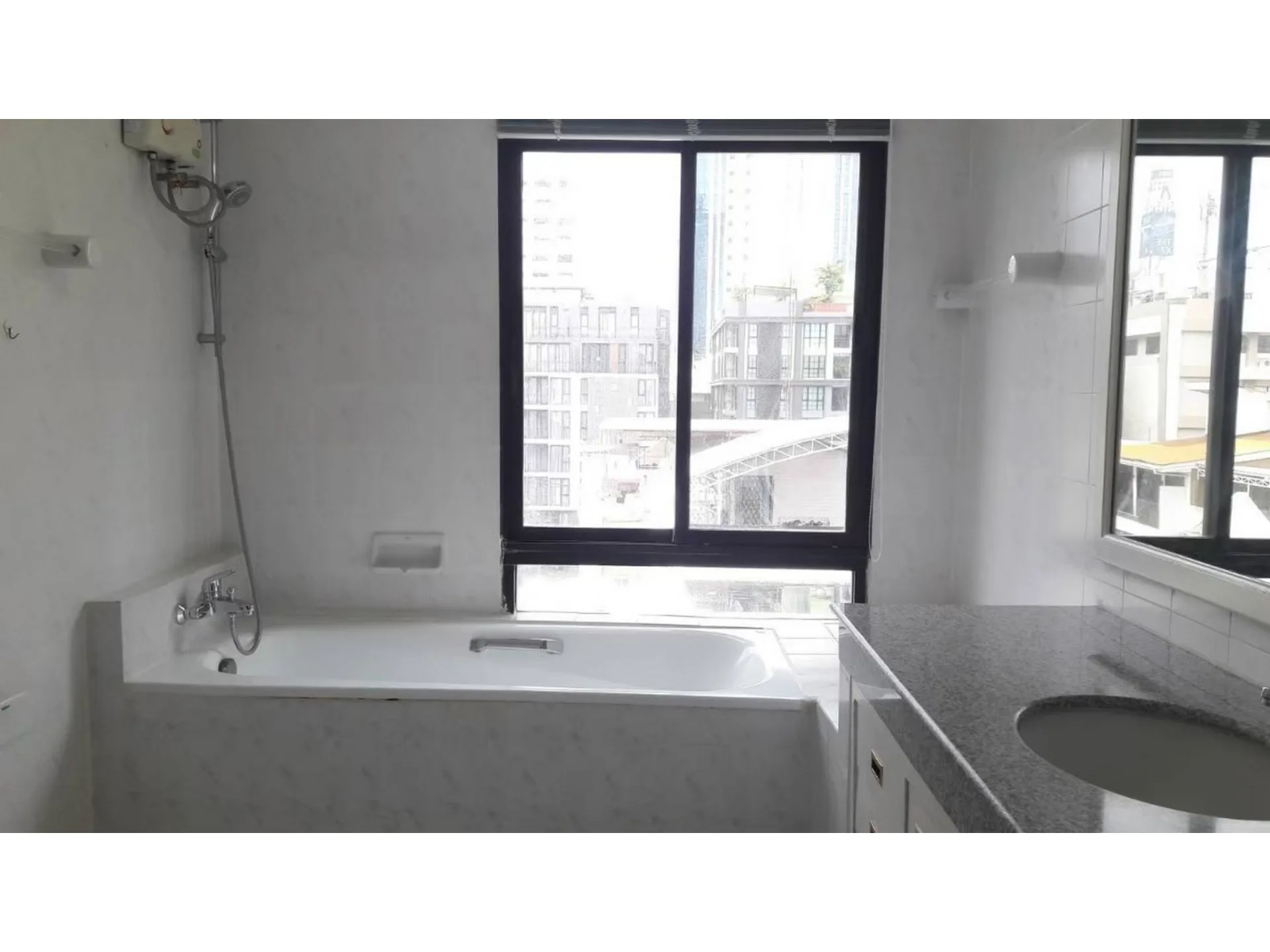 Property photos for Vanicha Park Langsuan