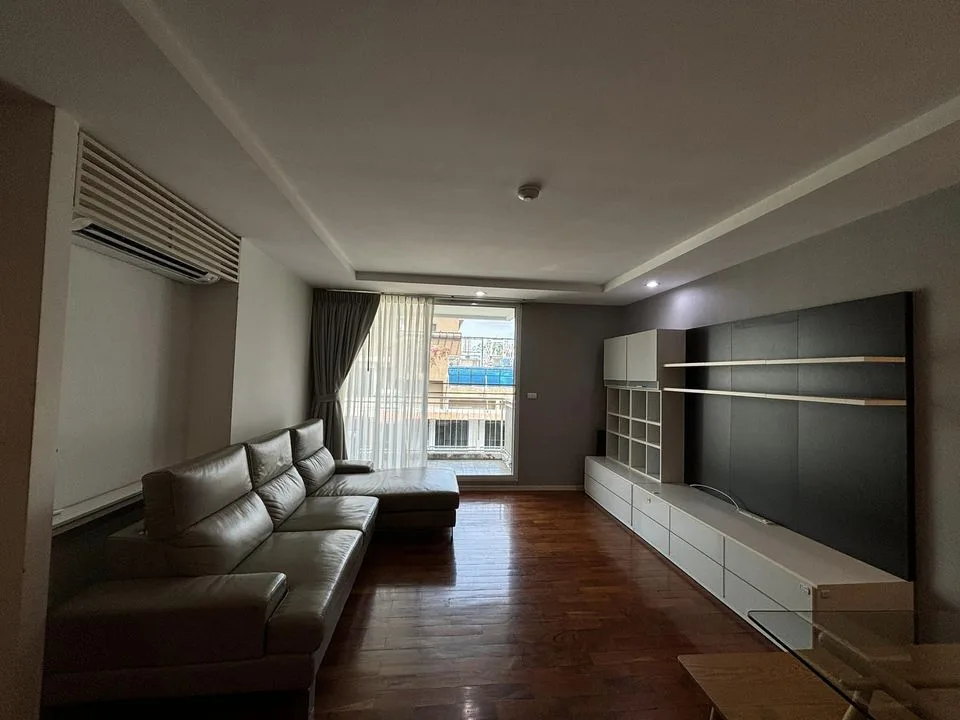 Property photos for Siri On 8