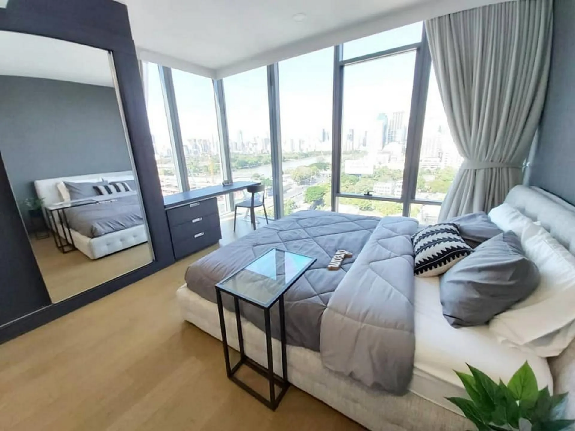 Property photos for Siamese Exclusive Queens