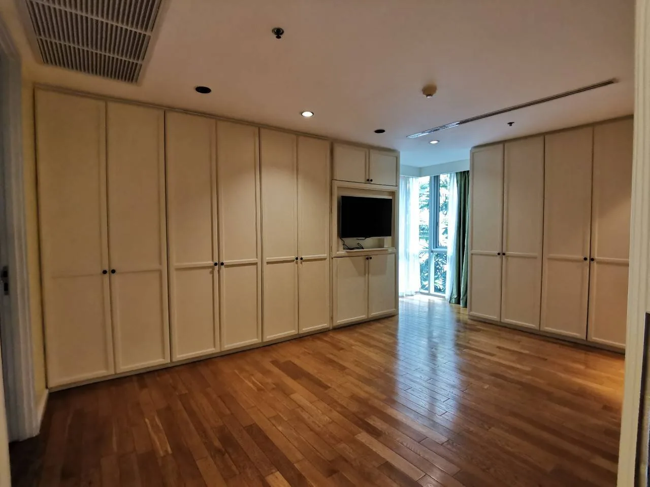 Property photos for The Legend Saladaeng