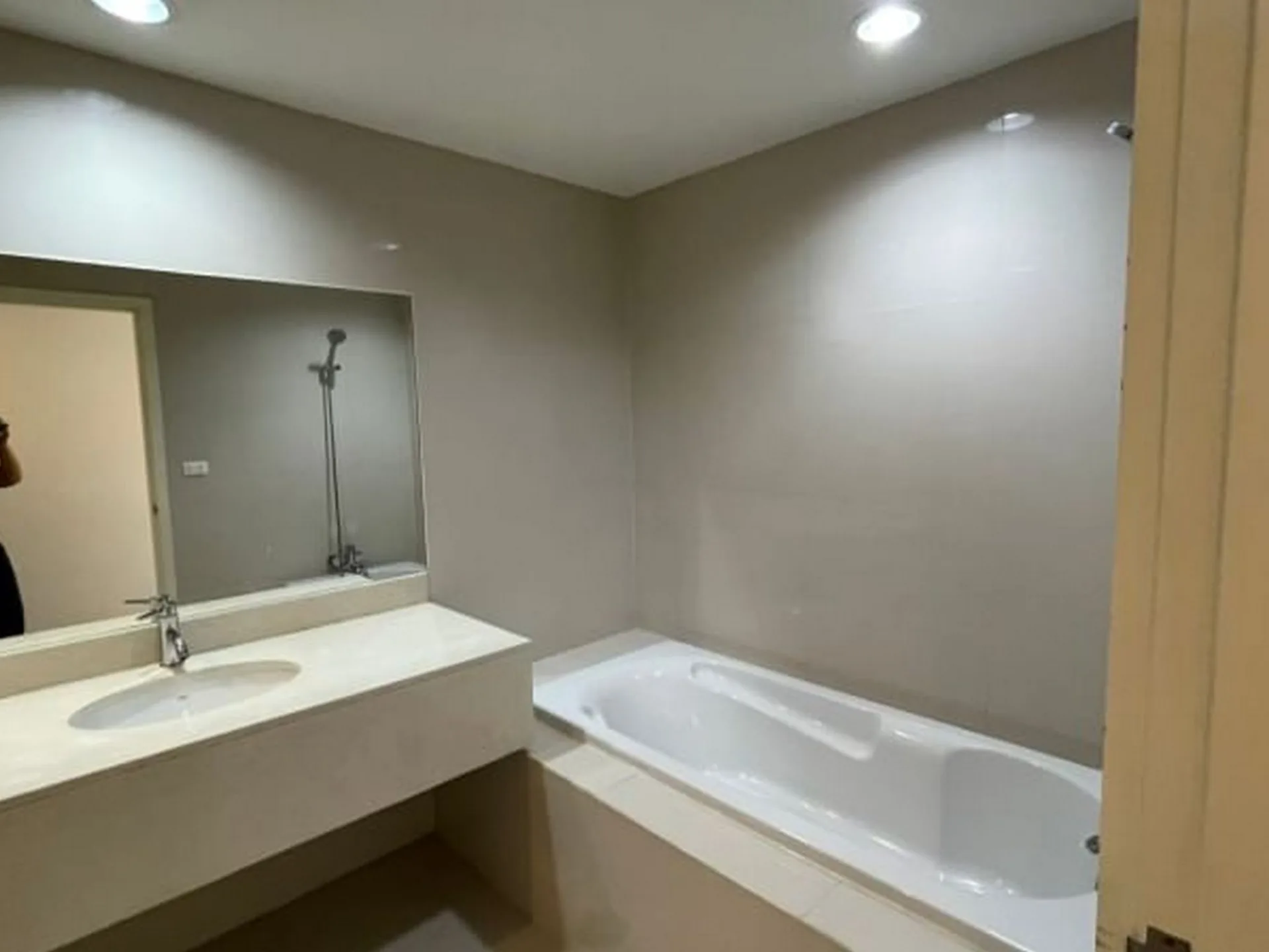 Property photos for Chamchuri Square Residence