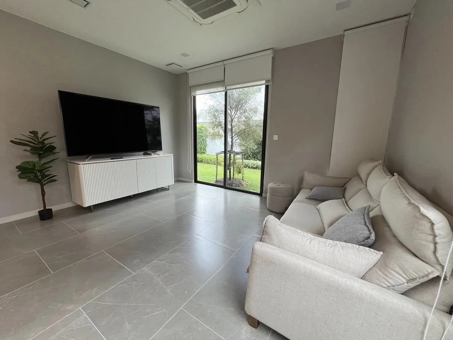 Property photos for Mantana Motorway-New Krungthepkreetha