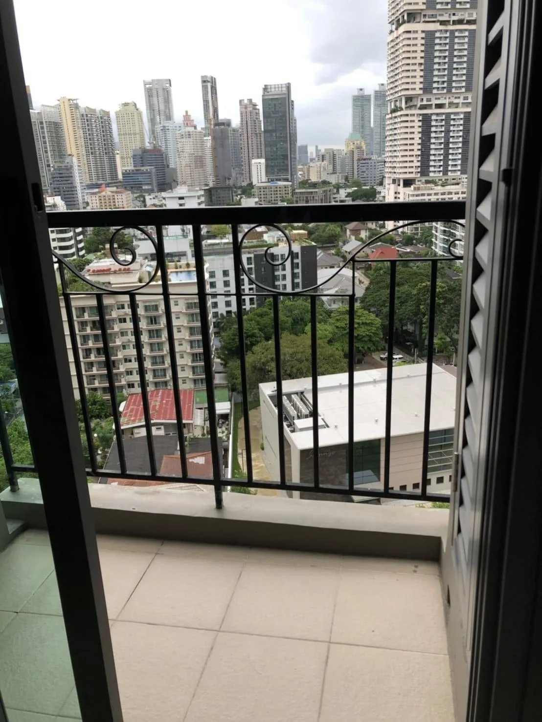 Property photos for The Crest Sukhumvit 34