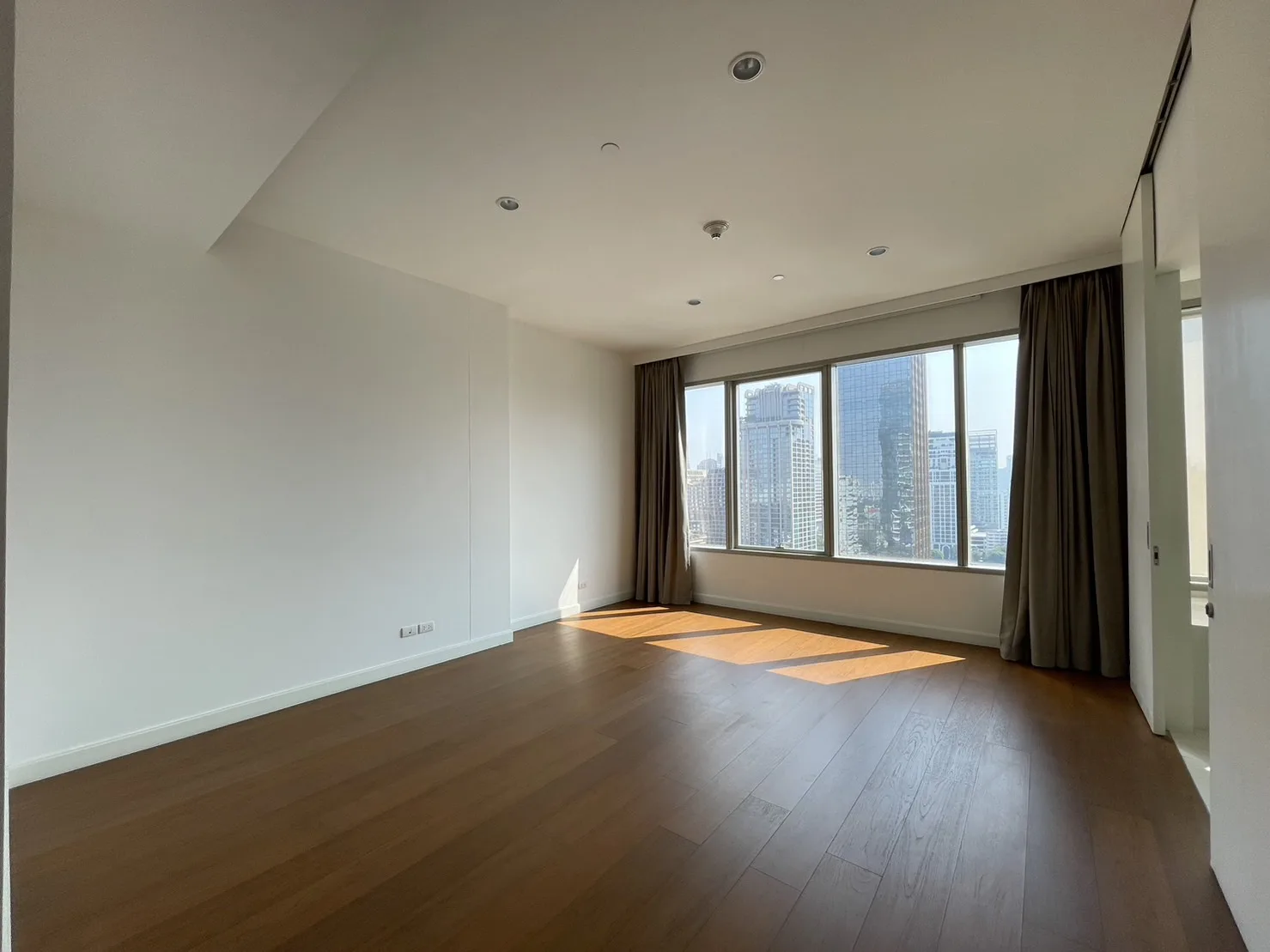 Property photos for 185 Rajadamri