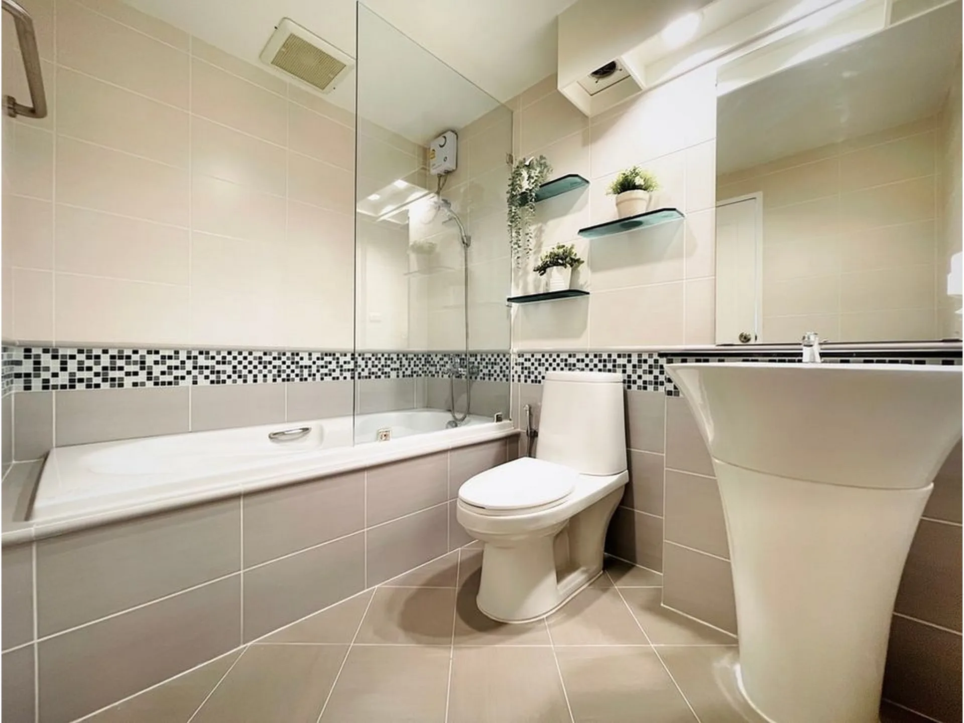 Property photos for The Waterford Sukhumvit 50 Onnut