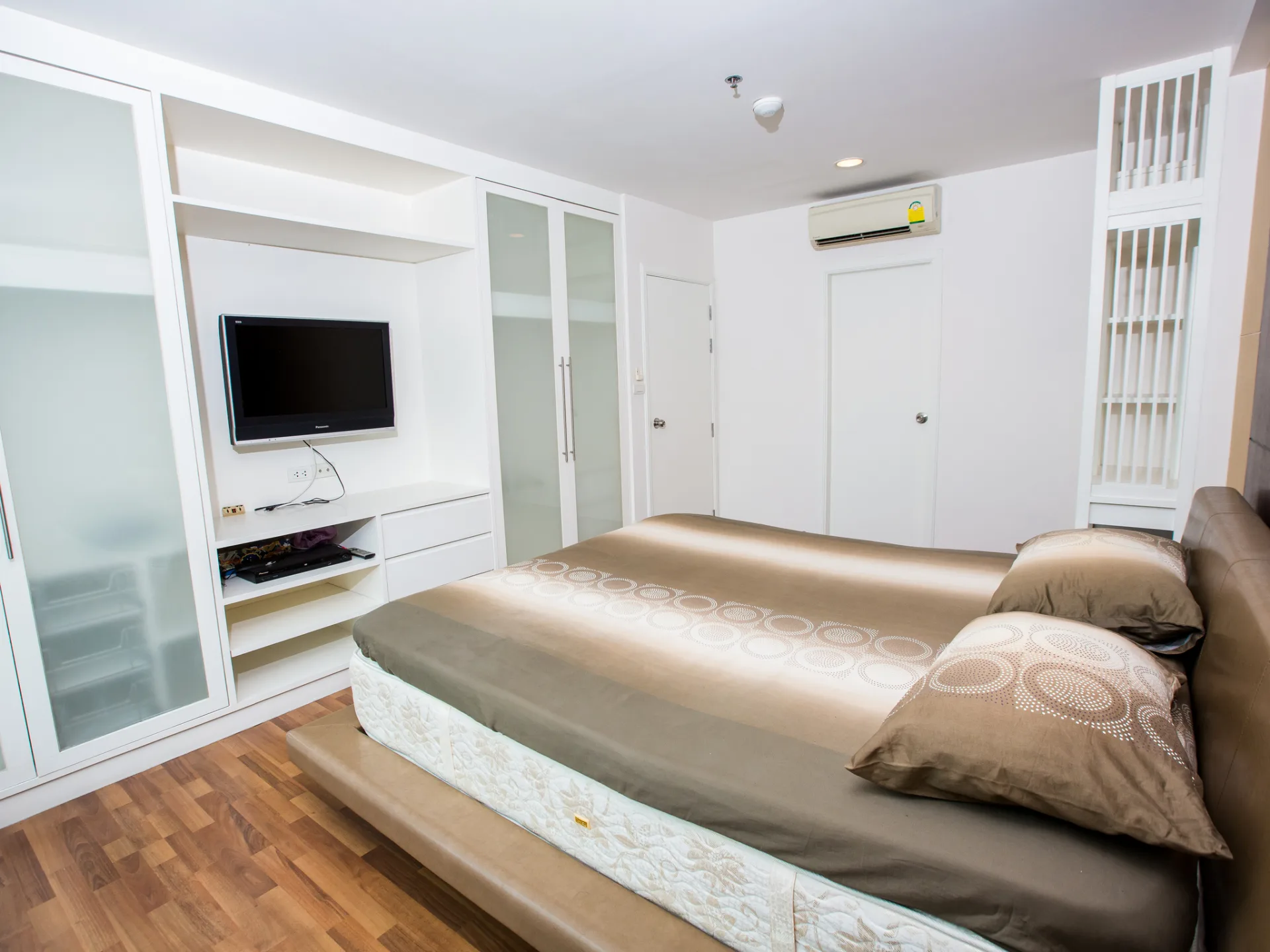 Property photos for Centric Scene Phaholyothin 9