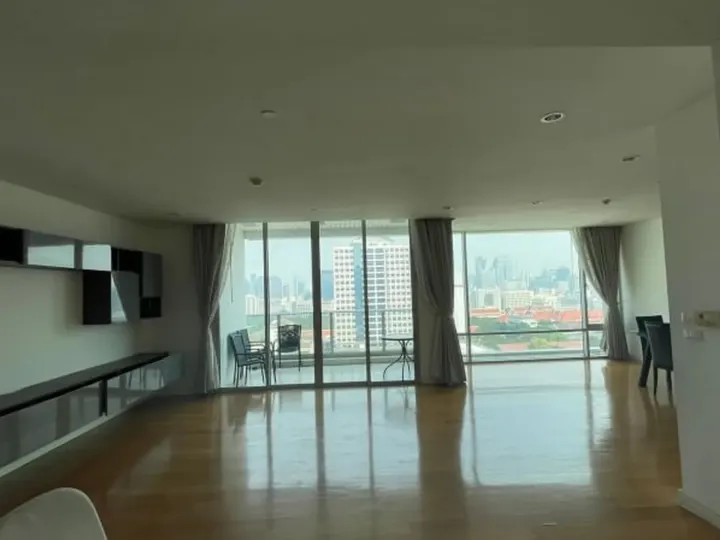 Property photos for Chamchuri Square Residence
