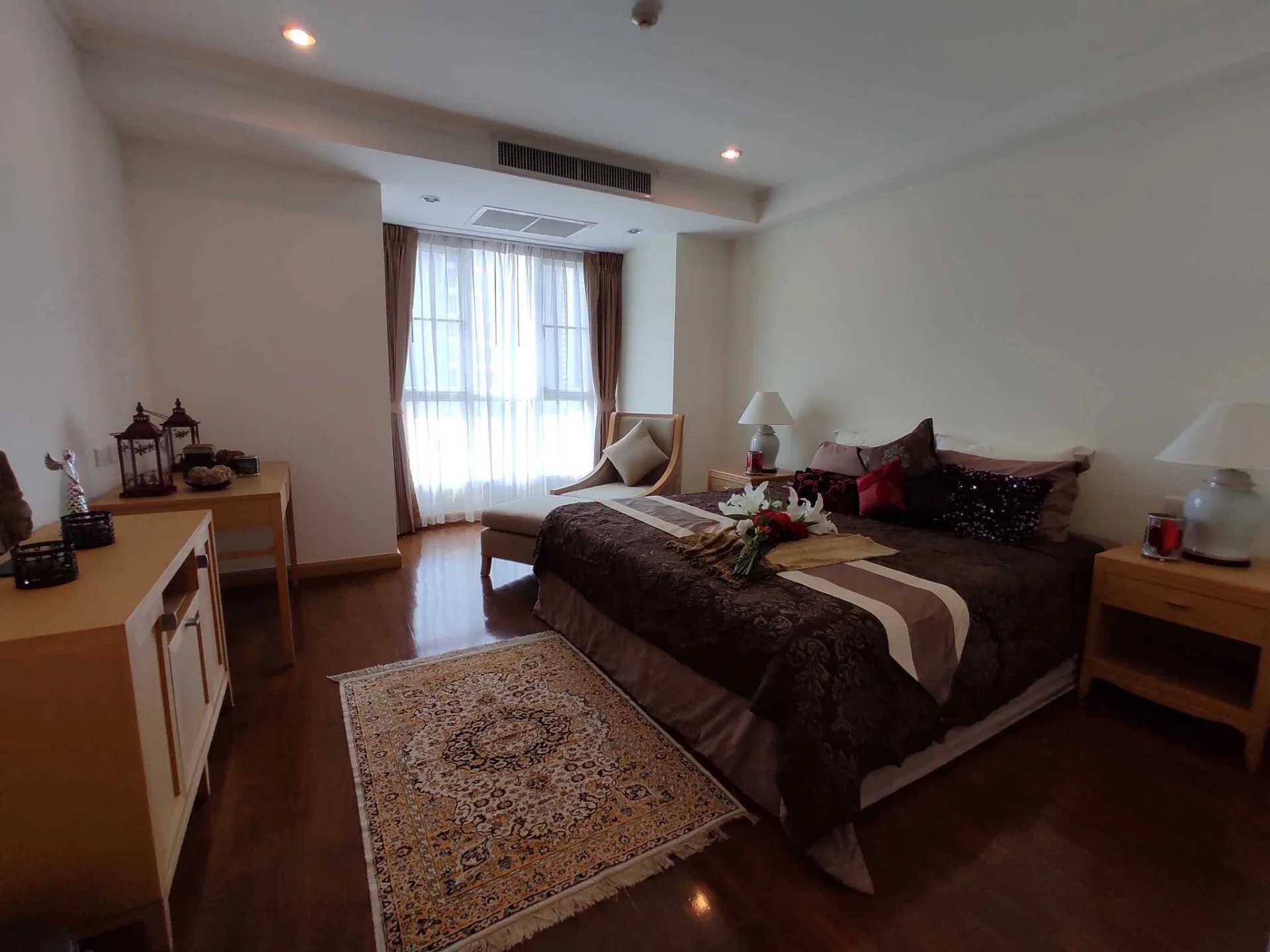 Property photos for Krungthep Thani Tower