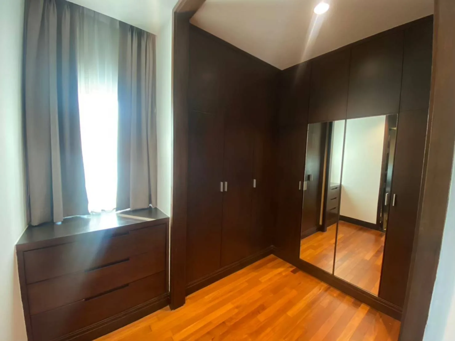 Property photos for Royal Residence Park